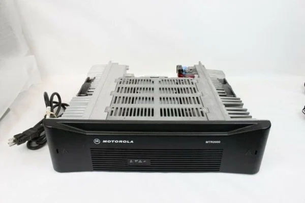 Motorola MTR2000 UHF Repeate Motorola MTR2000 UHF Repeater